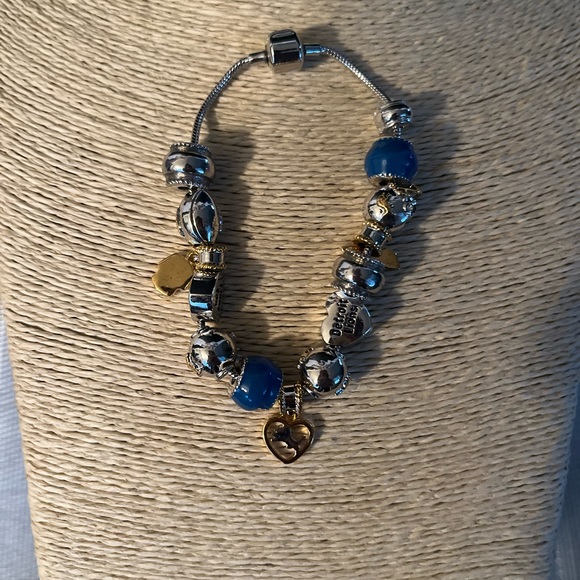 NFL DETROIT LIONS PRE-LOVED BRACELET CHARM FROM THE BRADFORD EXCHANGE - Picture 13 of 17